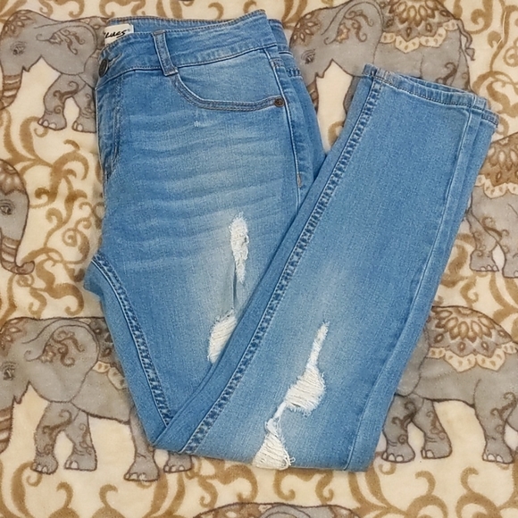 Paris Blues Denim - ✳️2/$16 Paris Blues Ripped Jean